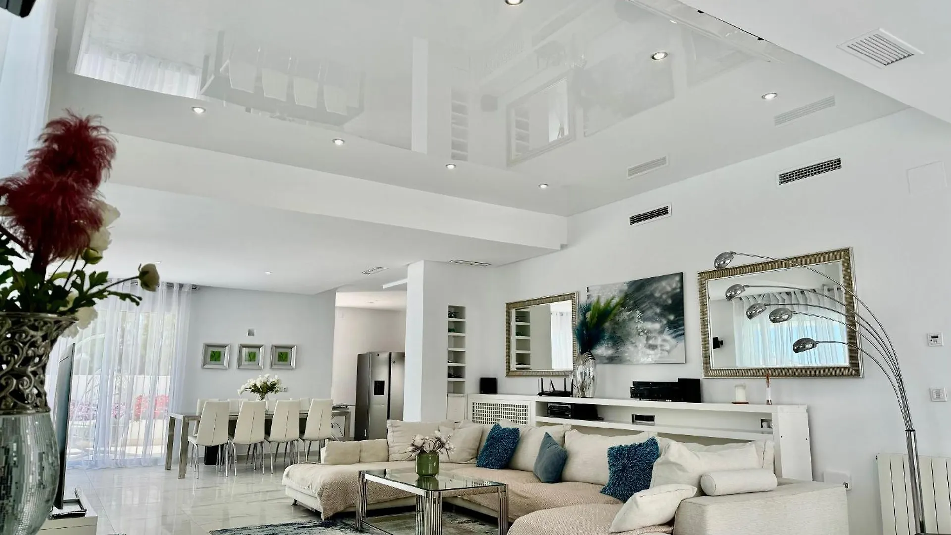 Hermosa Villa En Marbella,100 M Playa, Vistas Al Mar, Piscina Privada Spanien